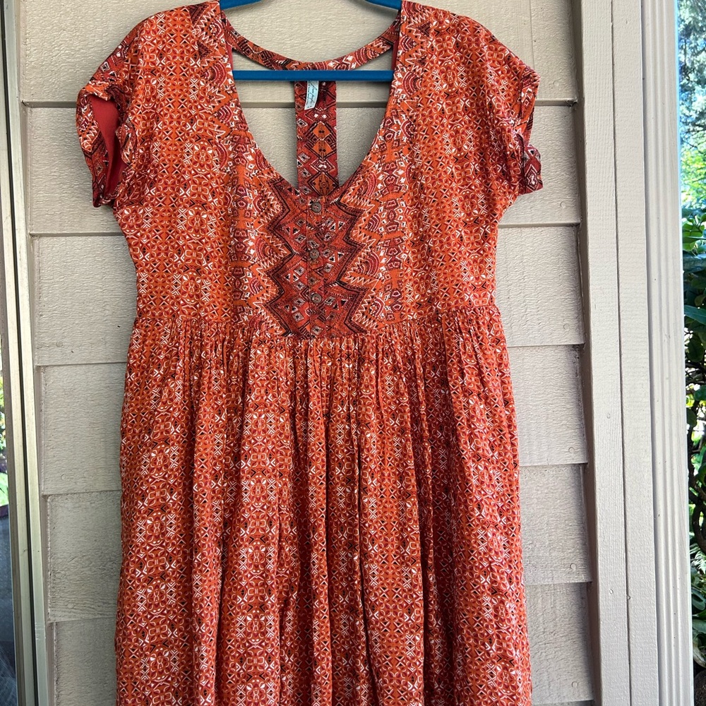 Free People dress gathered waist 19”. Length 34”. Orange tone lined skirt